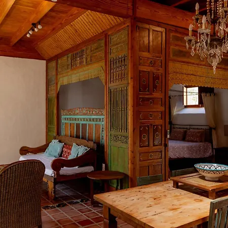 Tomaren Resort